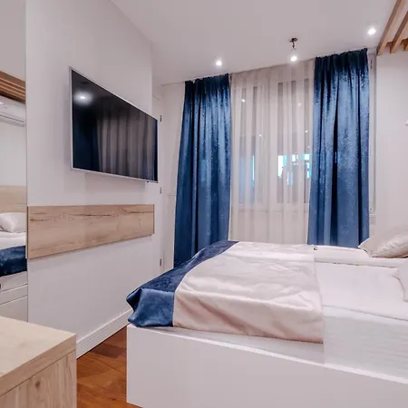 아파트 Maison Prive Luxury Penthouse 사라예보